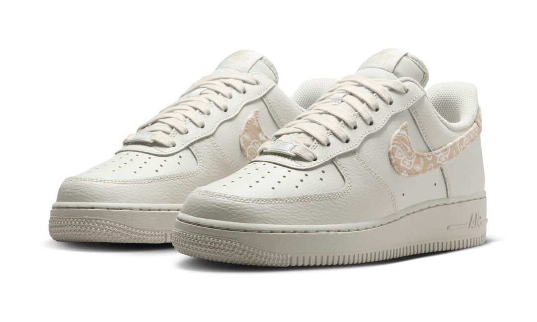 【2025年 3/8 発売】NIKE W AIR FORCE 1 LOW “Light Bone Paisley Swoosh” (ナイキ エア フォース 1 ロー “ライトボーン ペイズリースウッシュ”)[IH2051-072]