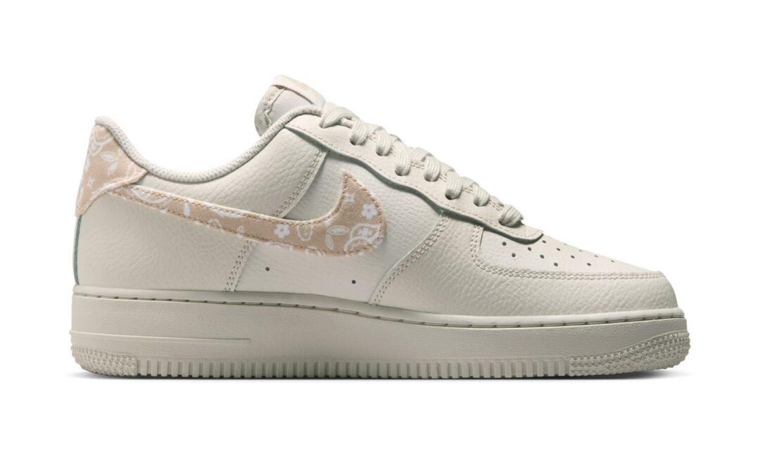 【2025年 3/8 発売】NIKE W AIR FORCE 1 LOW “Light Bone Paisley Swoosh” (ナイキ エア フォース 1 ロー “ライトボーン ペイズリースウッシュ”)[IH2051-072]