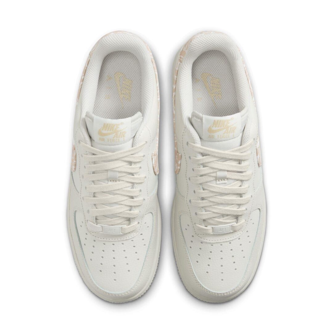 【2025年 3/8 発売】NIKE W AIR FORCE 1 LOW “Light Bone Paisley Swoosh” (ナイキ エア フォース 1 ロー “ライトボーン ペイズリースウッシュ”)[IH2051-072]