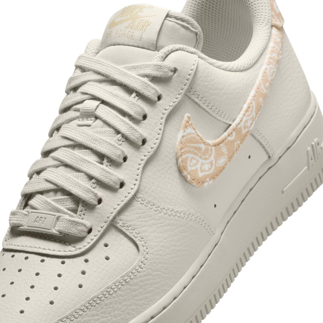 【2025年 3/8 発売】NIKE W AIR FORCE 1 LOW “Light Bone Paisley Swoosh” (ナイキ エア フォース 1 ロー “ライトボーン ペイズリースウッシュ”)[IH2051-072]