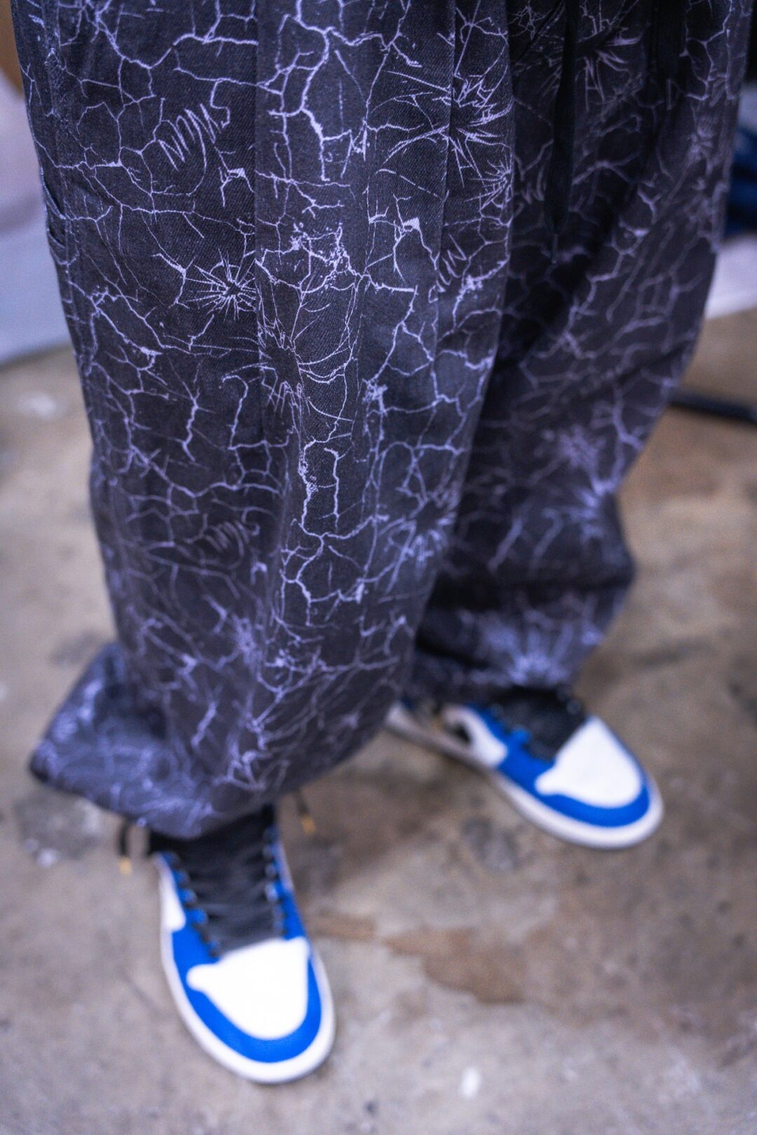 【抽選販売】S.W.U.N “CRACKED SNAKESKIN PANTS” 2カラー (エスダブルユーエヌ “クラックド スネークスキン パンツ”)