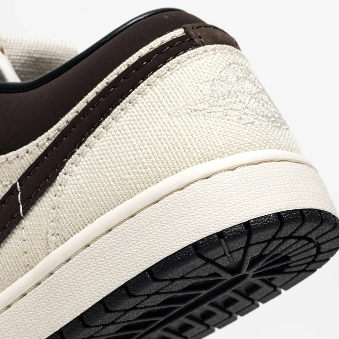 【2025年 3/14 発売】NIKE AIR JORDAN 1 LOW PREMIUM “Pale Ivory/Baroque Brown” (ナイキ エア ジョーダン 1 ロー プレミアム “ペールアイボリー/バロックブラウン”) [IB8058-110]