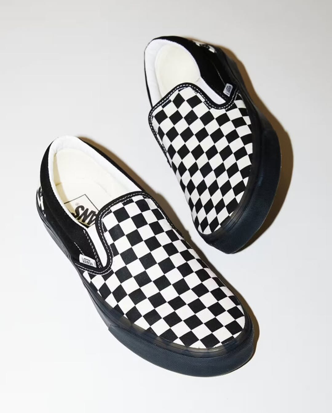 【国内 JOURNAL STANDARD 限定】VANS SLOP-ON Checker Board “The Color Theory Collection” (ジャーナルスタンダード バンズ スリッポン)