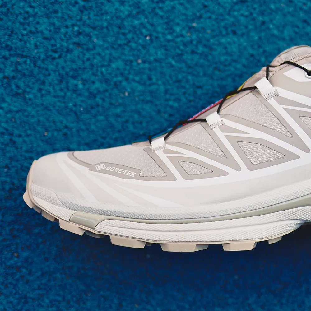 【2025年 3/12 発売】SALOMON XT-6 GORE-TEX “Oxford Tan/Almond Milk/Safari” (サロモン ゴアテックス) [L47732400]