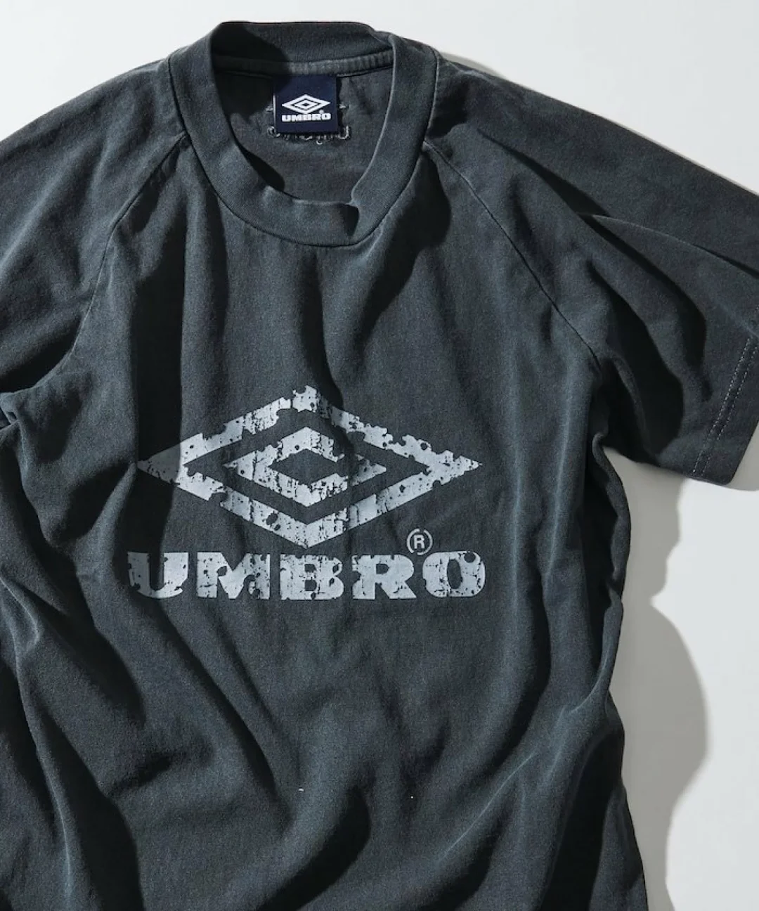 FREAK’S STORE × UMBRO 別注 Tee 2025 SSが発売 (フリークスストア アンブロ)