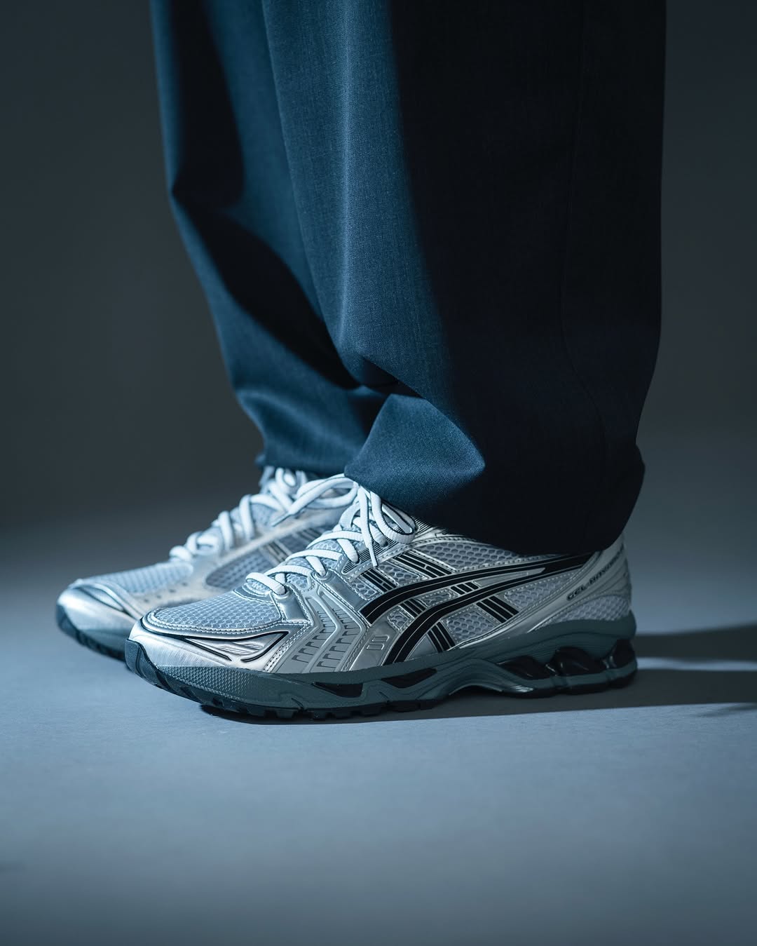 「SEE SEE」湯本弘通の監修によるURBAN RESEARCH × ASICS GEL-KAYANO 14 スペシャルモデルが2025年 3/28 発売 (アーバンリサーチ アシックス ゲルカヤノ) [1203A706.020]