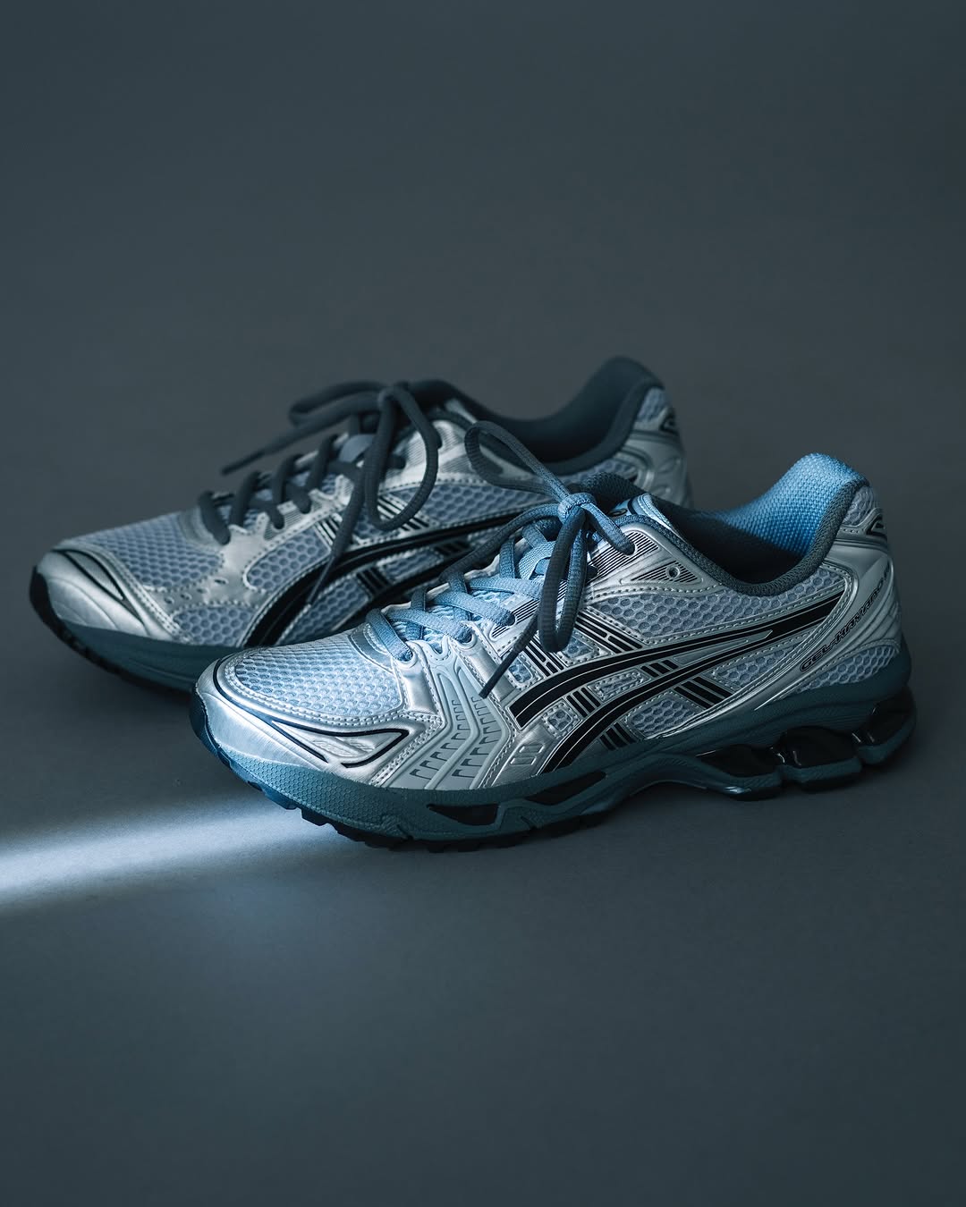 「SEE SEE」湯本弘通の監修によるURBAN RESEARCH × ASICS GEL-KAYANO 14 スペシャルモデルが2025年 3/28 発売 (アーバンリサーチ アシックス ゲルカヤノ) [1203A706.020]